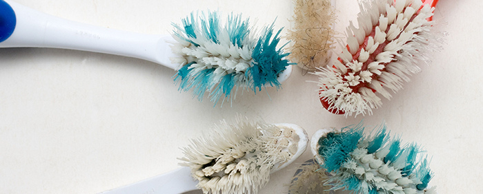 Cambiar de cepillo de dientes cada 3 meses